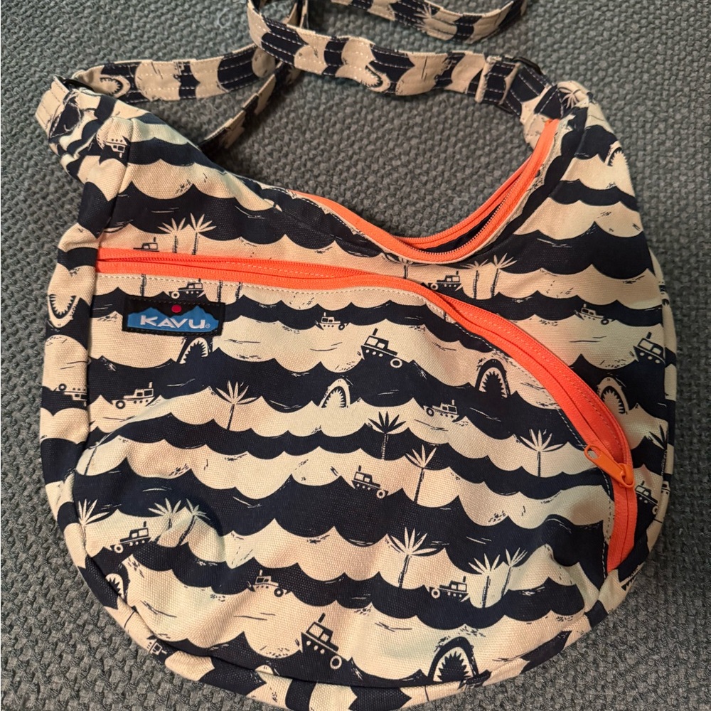 KAVU Crossbody Bag with Black and Cream Waves